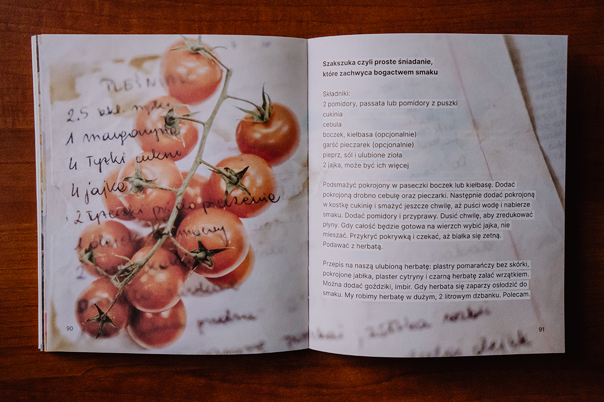 Strona z książki Smaczne Czuby; fragment; rysunek pomidorów.